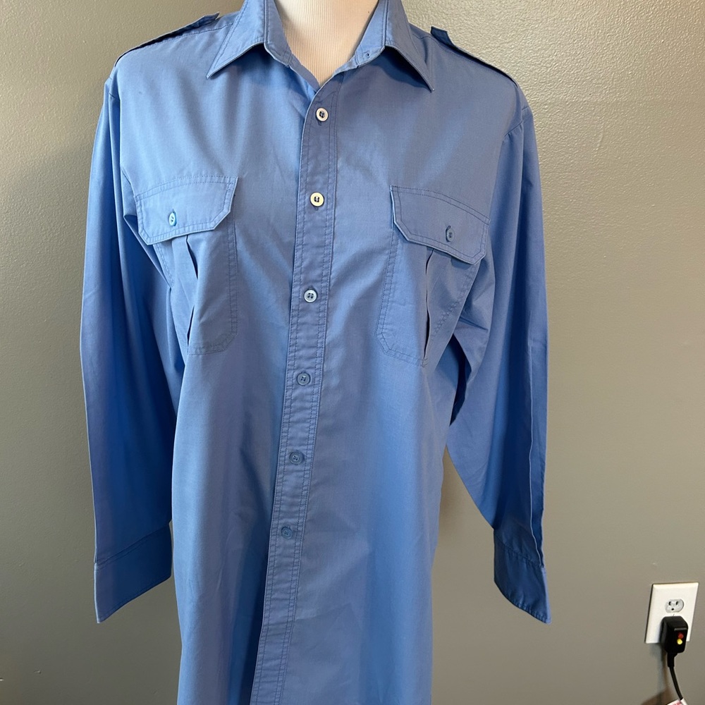 Windbreaker men’s long sleeve button down shirt size‎ m